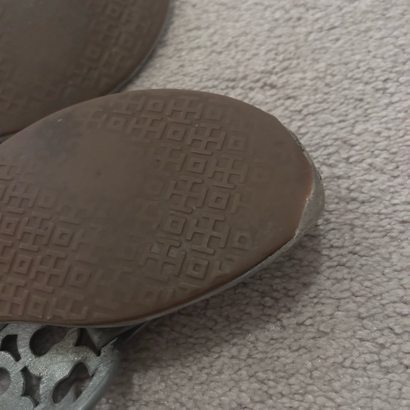 Tory Burch, silver leather, size 9.5 Miller sandals - Picture 5 of 5